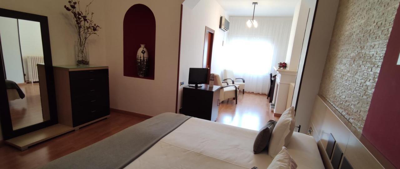 Hotel Segle XX Трем Екстер'єр фото