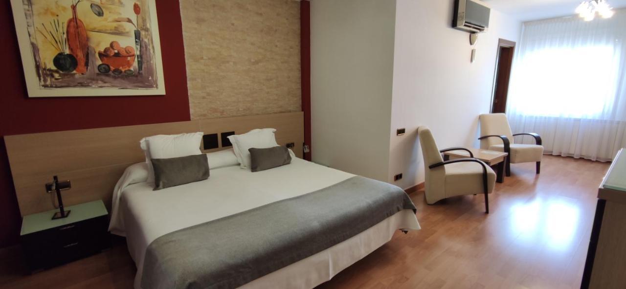 Hotel Segle XX Трем Екстер'єр фото