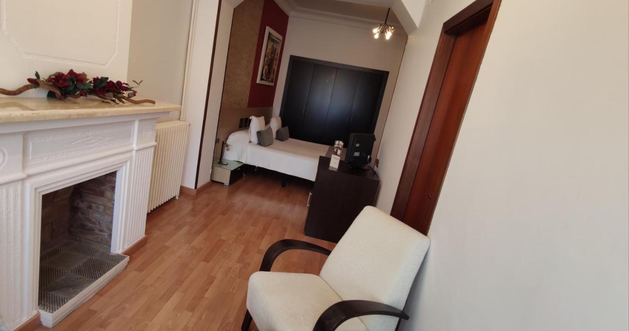Hotel Segle XX Трем Екстер'єр фото
