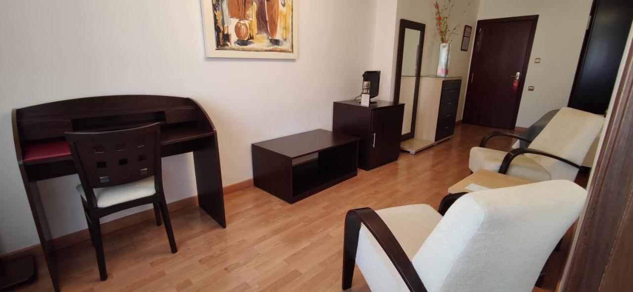 Hotel Segle XX Трем Екстер'єр фото