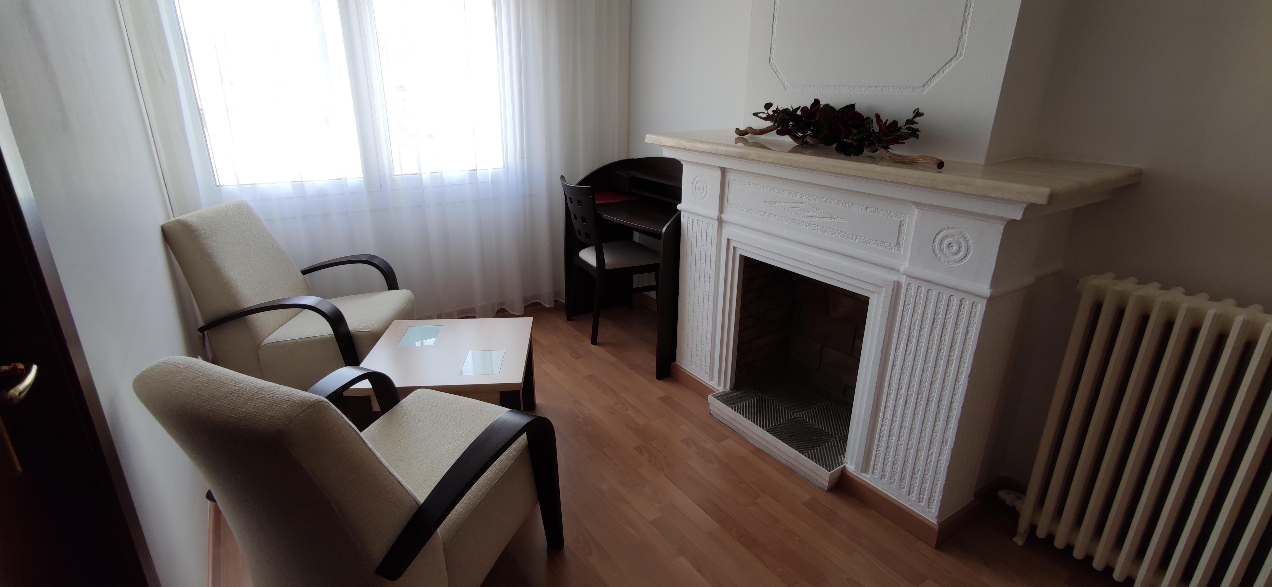 Hotel Segle XX Трем Екстер'єр фото