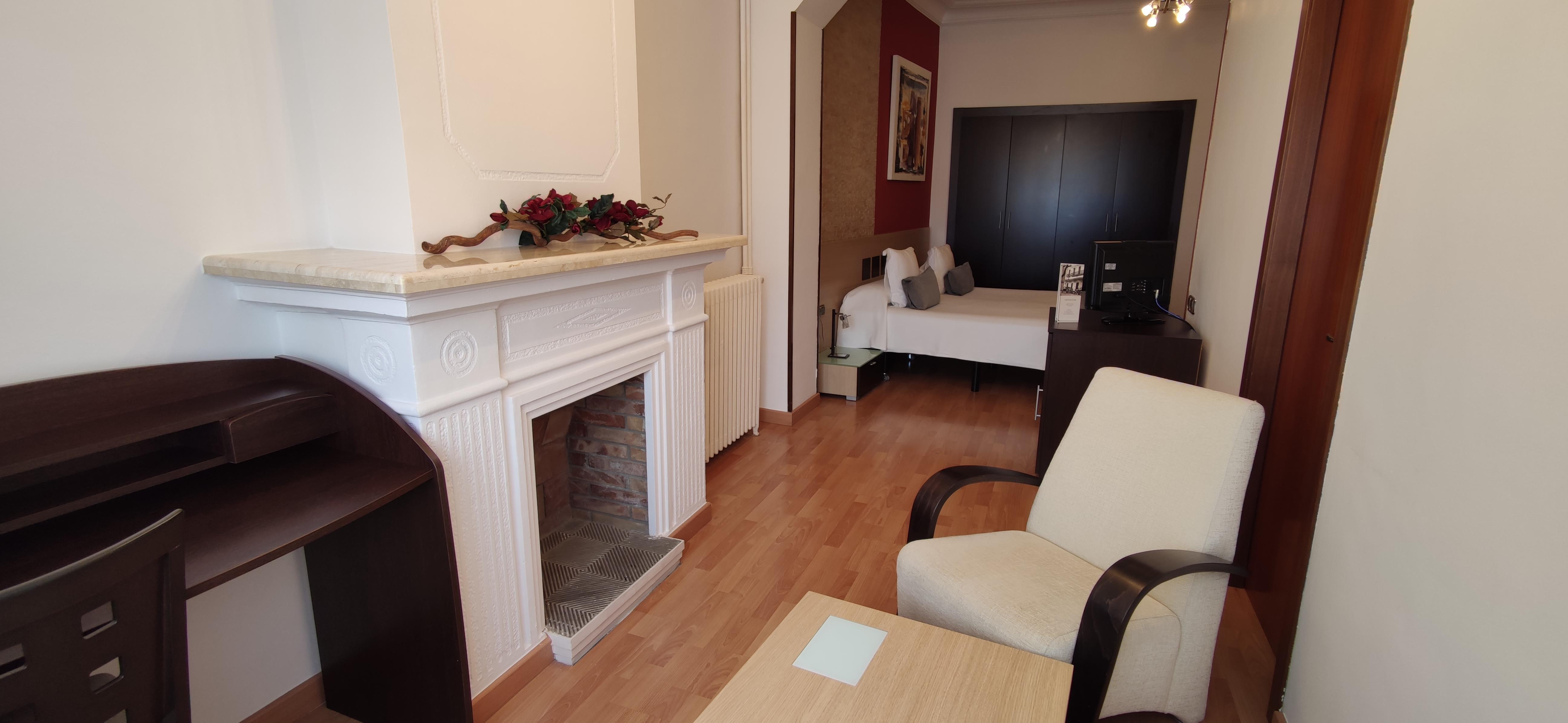 Hotel Segle XX Трем Екстер'єр фото