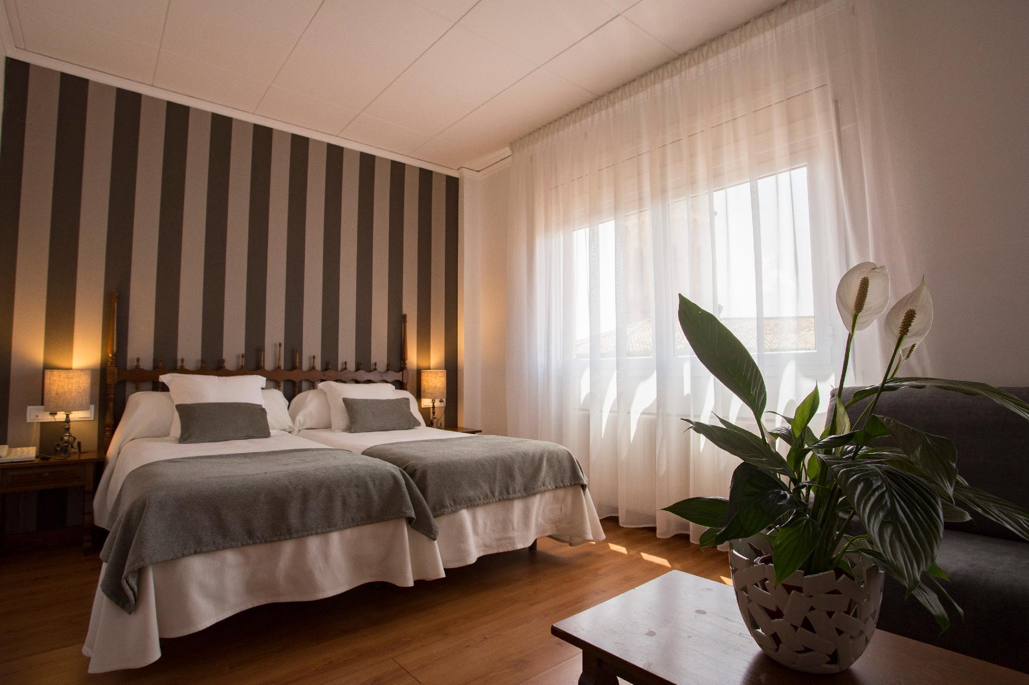 Hotel Segle XX Трем Екстер'єр фото