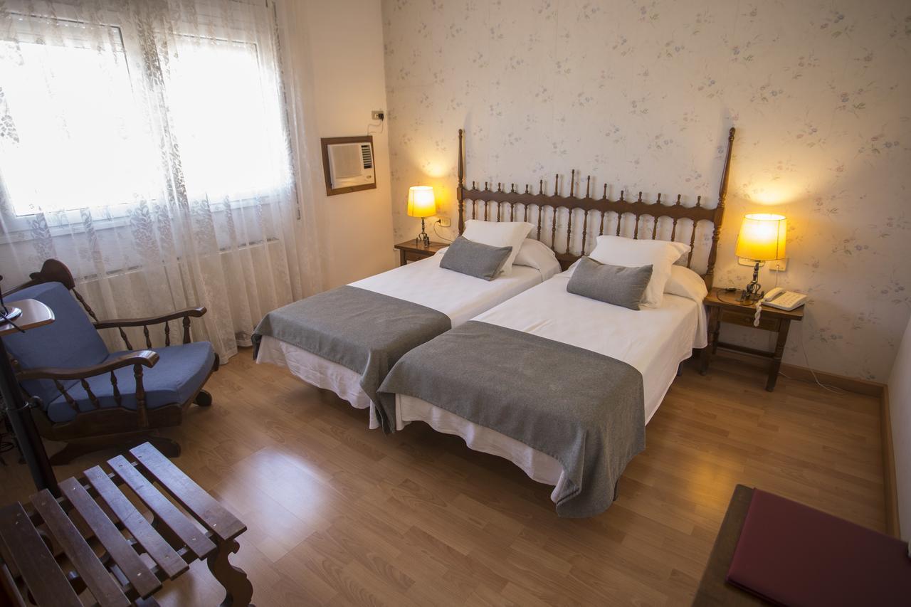 Hotel Segle XX Трем Екстер'єр фото