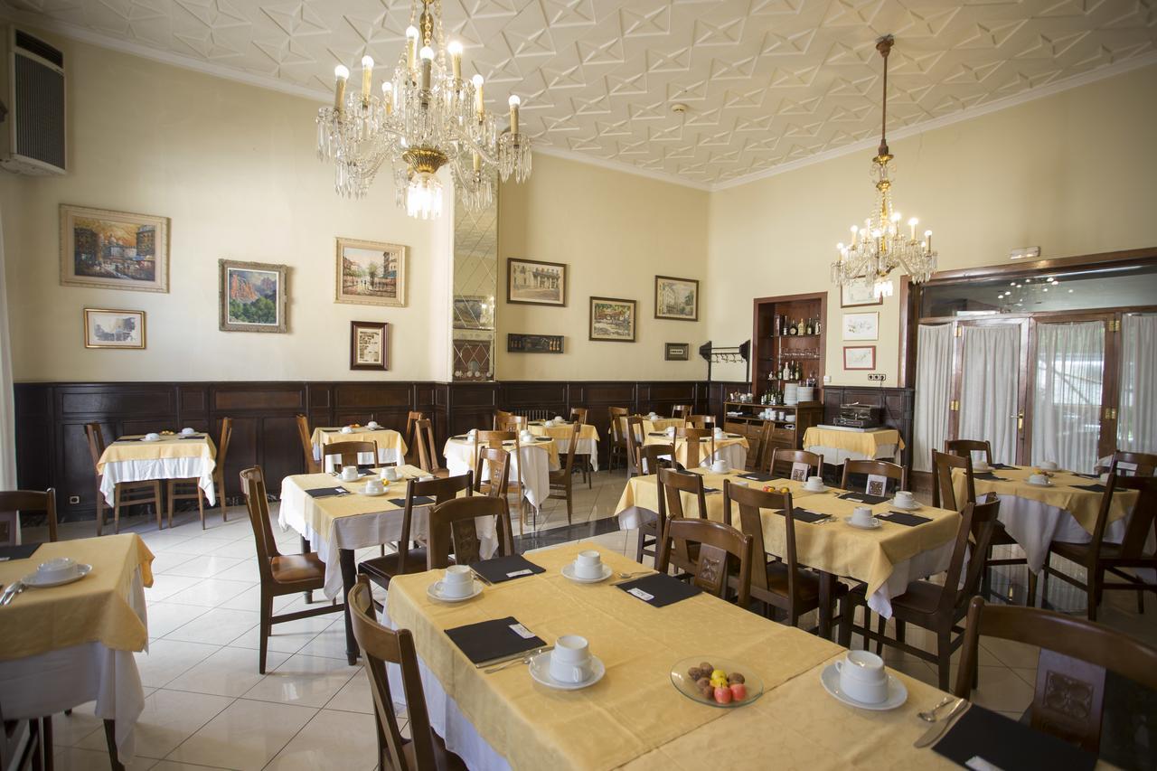 Hotel Segle XX Трем Екстер'єр фото