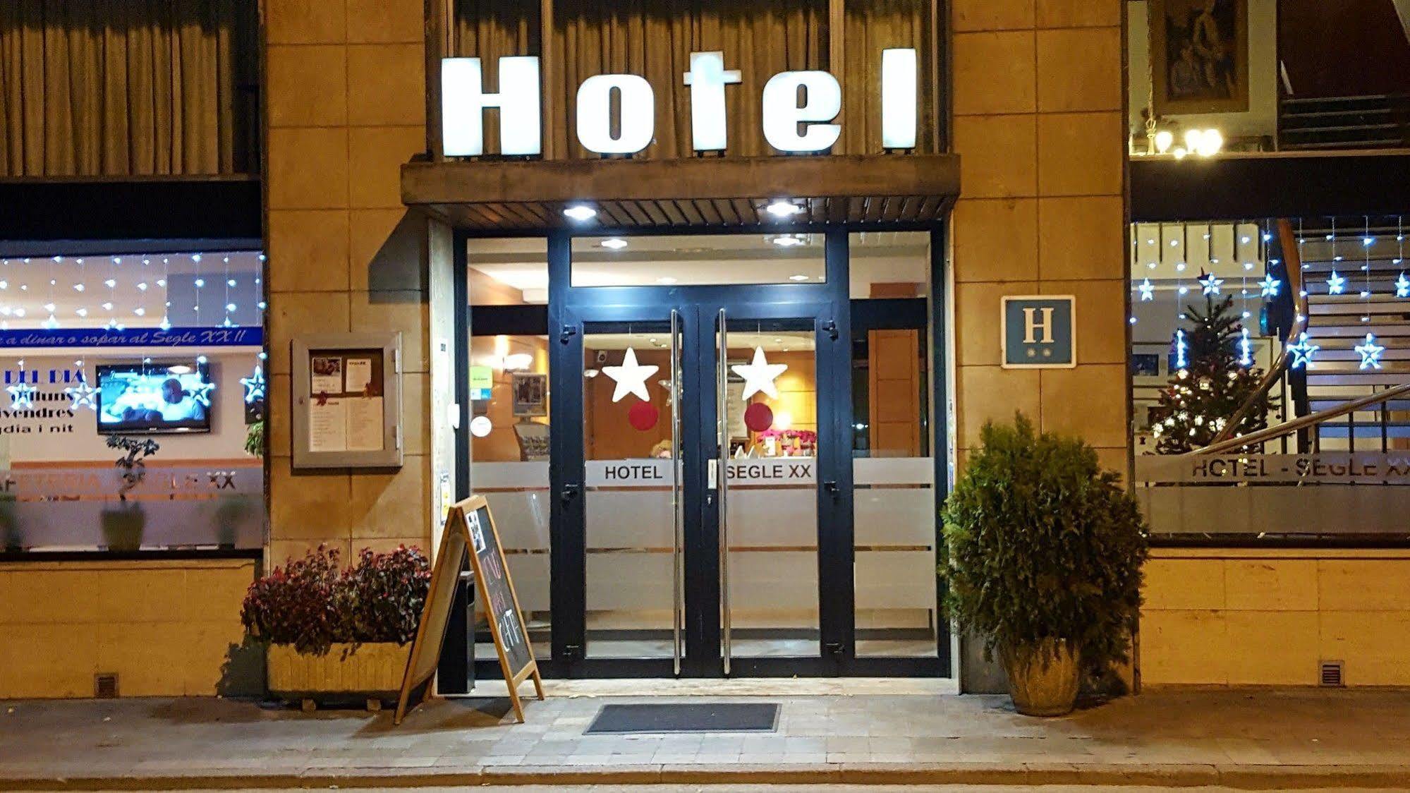Hotel Segle XX Трем Екстер'єр фото