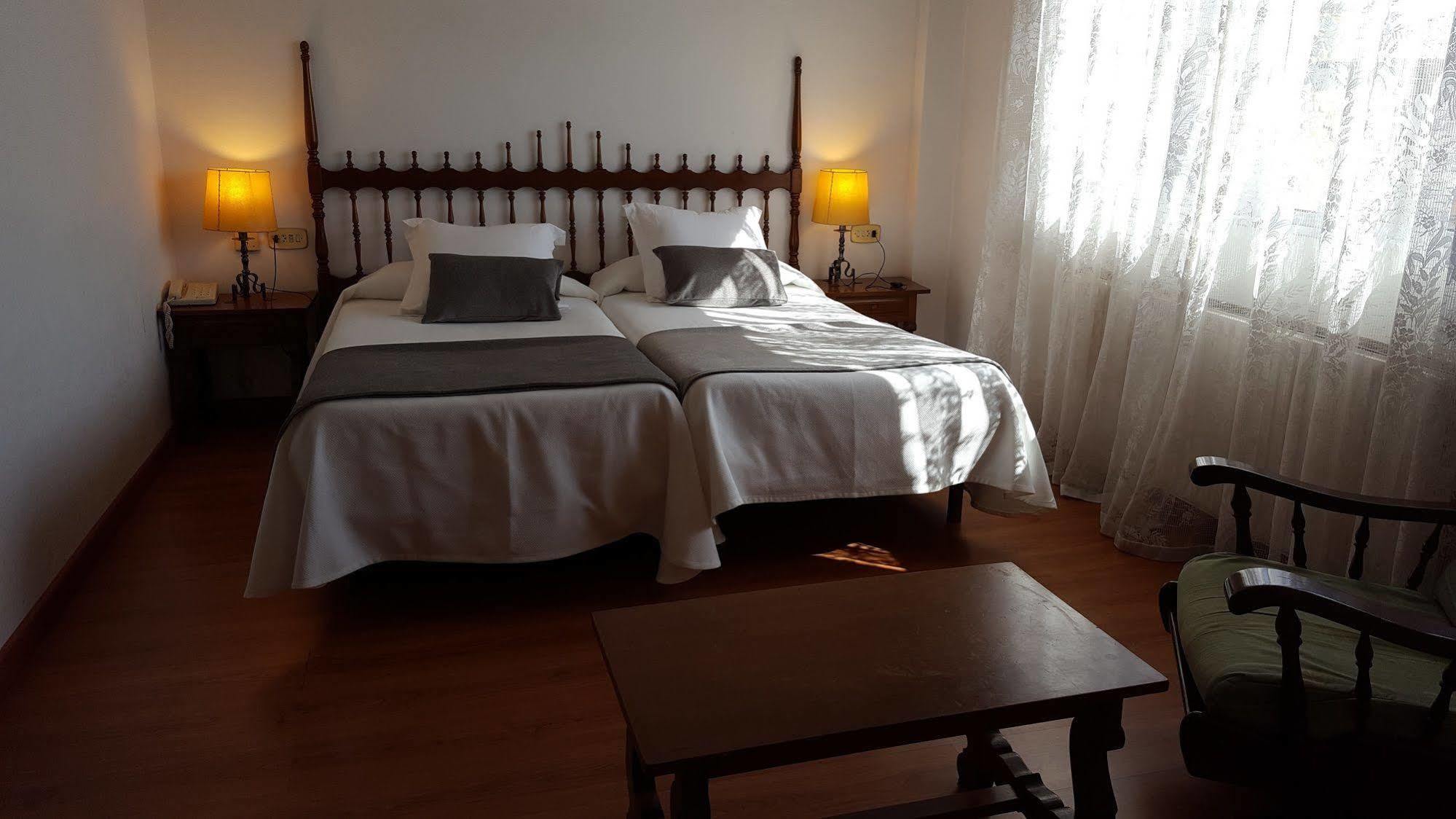 Hotel Segle XX Трем Екстер'єр фото