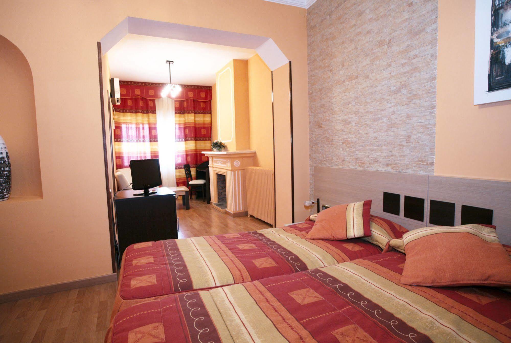 Hotel Segle XX Трем Екстер'єр фото