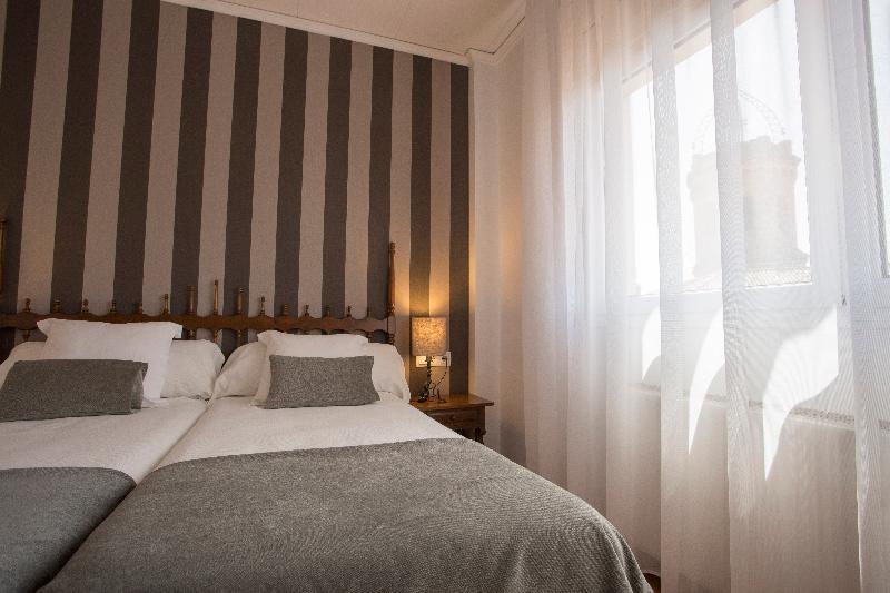 Hotel Segle XX Трем Екстер'єр фото
